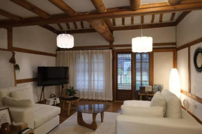 Hanok with a small yard in JEONJU Hanok Village